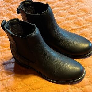 Ariat Black Ankle Boots Sleek Leather Design, waterproof